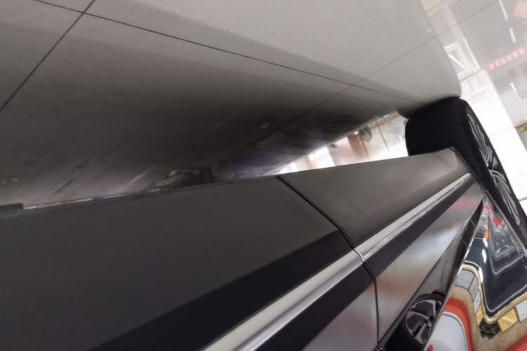 Used Nio ES7 2022 75 kWh Left Side Sill