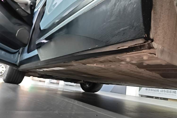Used Nio ES7 2022 75 kWh Left Side Sill