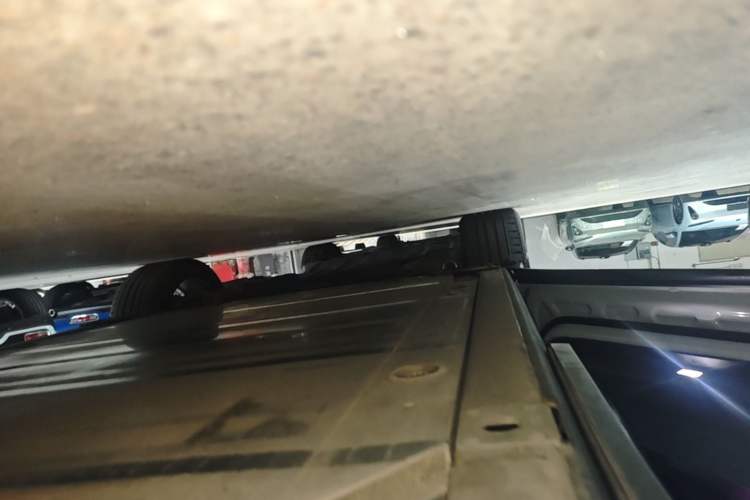 Used Nio ES7 2022 75 kWh Left Side Sill