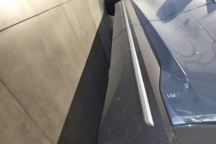 Used Nio ES7 2022 75 kWh Left Side Sill