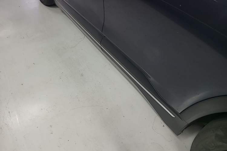 Used Nio ES7 2022 75 kWh Left Side Sill