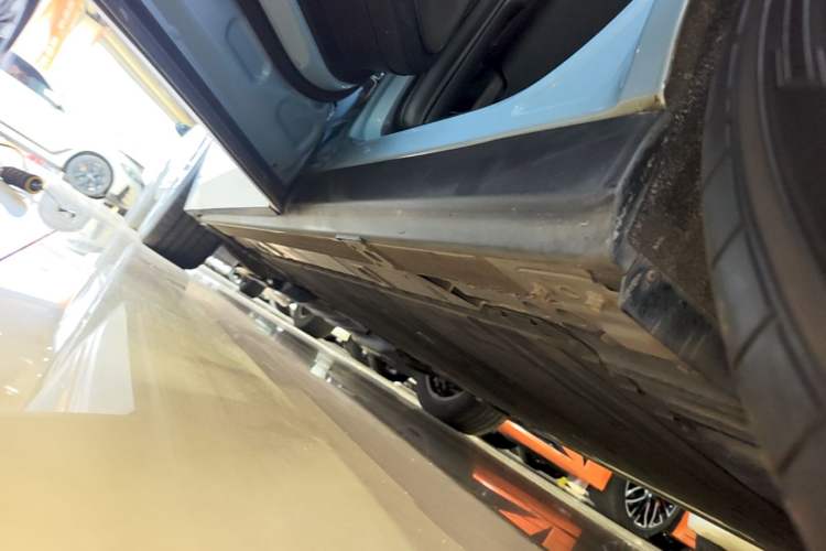 Used Nio ES7 2022 75 kWh Left Side Sill