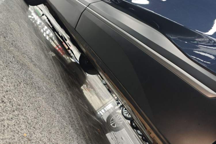 Used Nio ES7 2022 75 kWh Left Side Sill