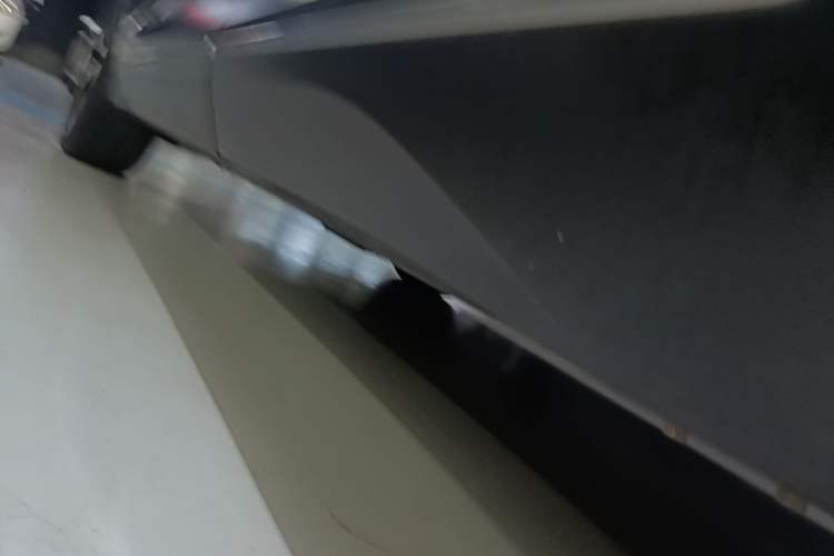 Used Nio ES7 2022 75 kWh Left Side Sill