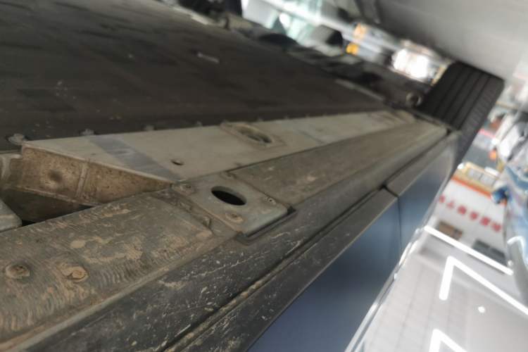 Used Nio ES7 2022 75 kWh Left Side Sill