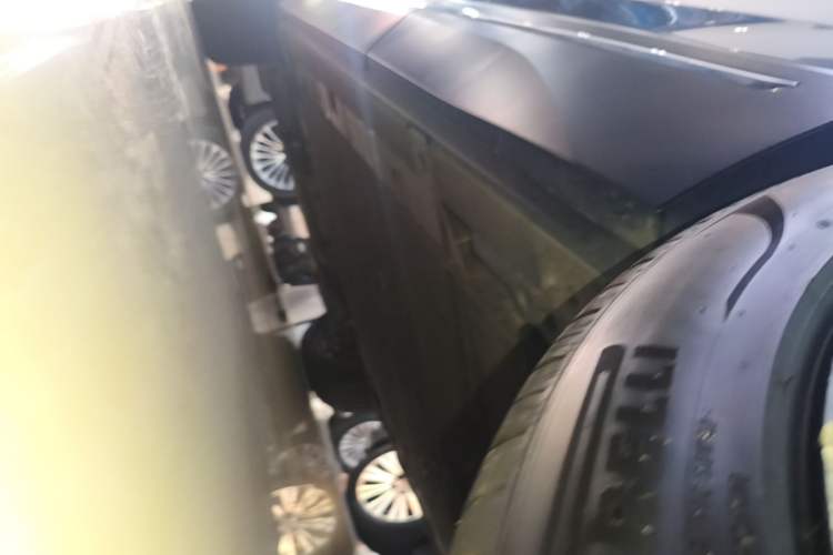 Used Nio ES7 2022 100kWh First Edition Left Side Sill