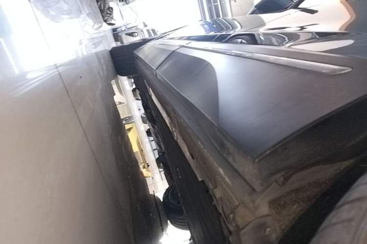 Used Nio ES7 2022 100kWh First Edition Left Side Sill