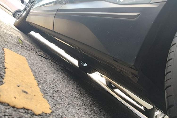 Used Nio ES7 2022 100kWh First Edition Left Side Sill
