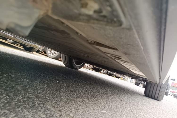 Used Nio ES7 2022 75 kWh Left Side Sill