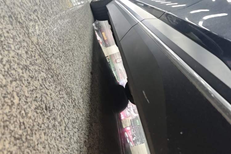 Used Nio ES7 2022 75 kWh Left Side Sill