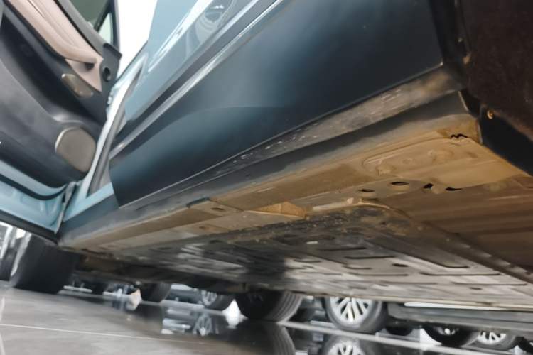 Used Nio ES7 2022 75 kWh Left Side Sill