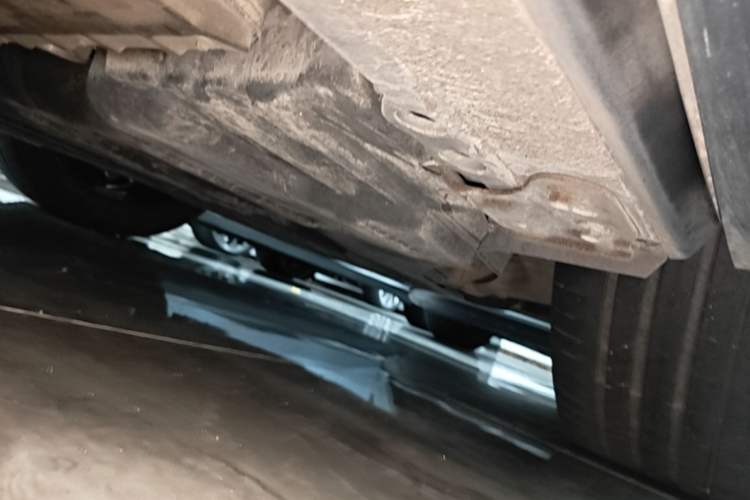 Used Nio ES7 2022 100kWh First Edition Left Side Sill