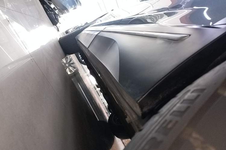 Used Nio ES7 2022 75 kWh Left Side Sill
