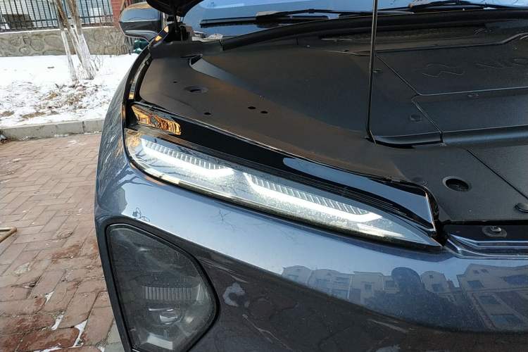 Used Nio ES7 2022 75 kWh Right Front Headlight