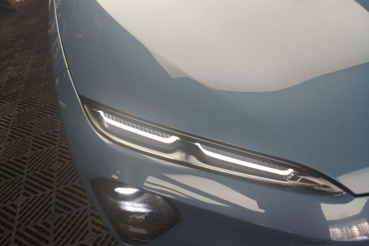 Used Nio ES7 2022 75 kWh Right Front Headlight