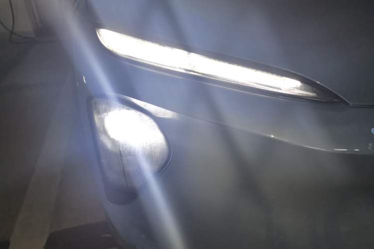 Used Nio ES7 2022 100 kWh Right Front Headlight