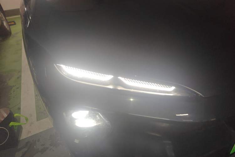 Used Nio ES7 2022 75 kWh Right Front Headlight