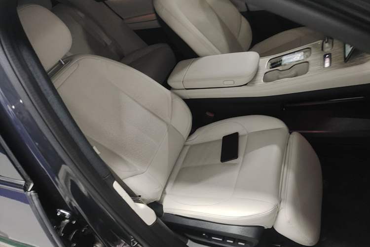 Used Nio ES7 2022 75 kWh Right Front Seat