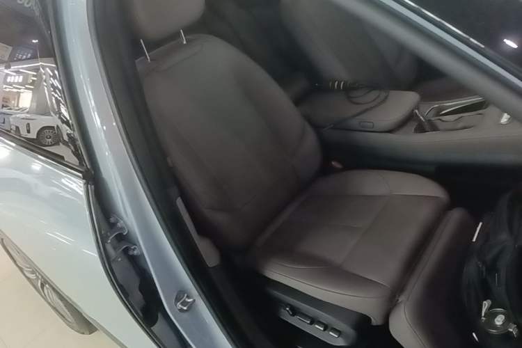 Used Nio ES7 2022 75 kWh Right Front Seat