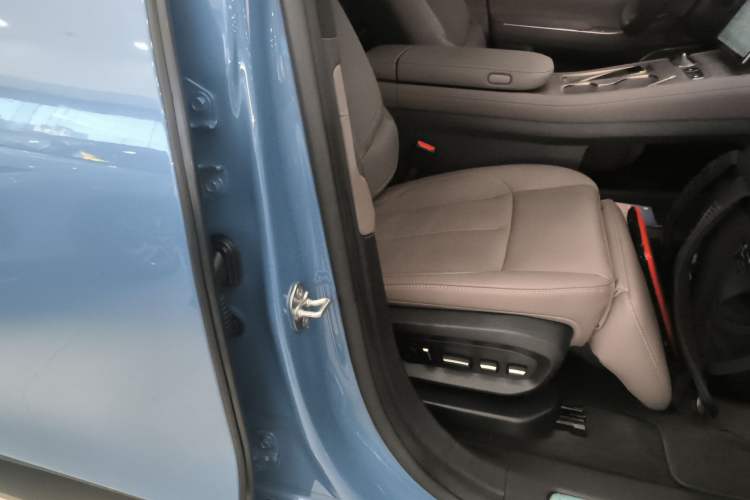 Used Nio ES7 2022 75 kWh Right Front Seat