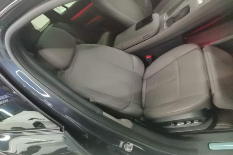 Used Nio ES7 2022 75 kWh Right Front Seat