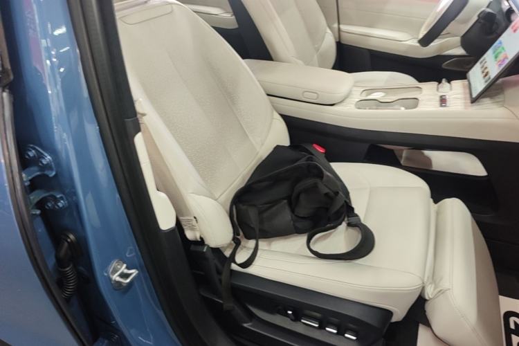 Used Nio ES7 2022 75 kWh Right Front Seat