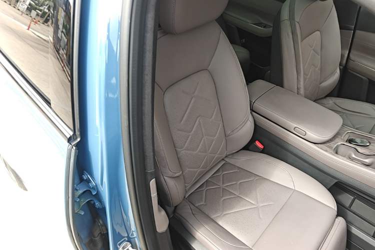 Used Nio ES7 2022 100 kWh Right Front Seat