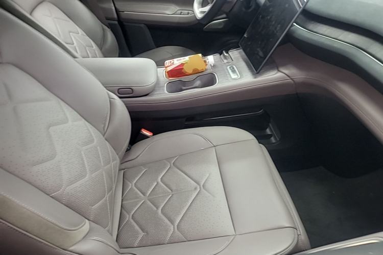 Used Nio ES7 2022 100 kWh Right Front Seat