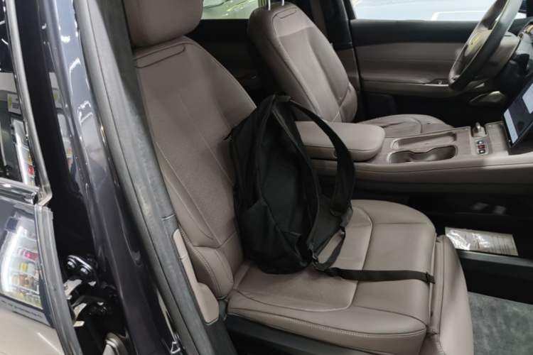 Used Nio ES7 2022 75 kWh Right Front Seat