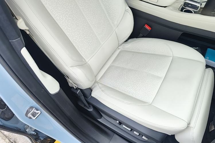 Used Nio ES7 2022 100 kWh Right Front Seat