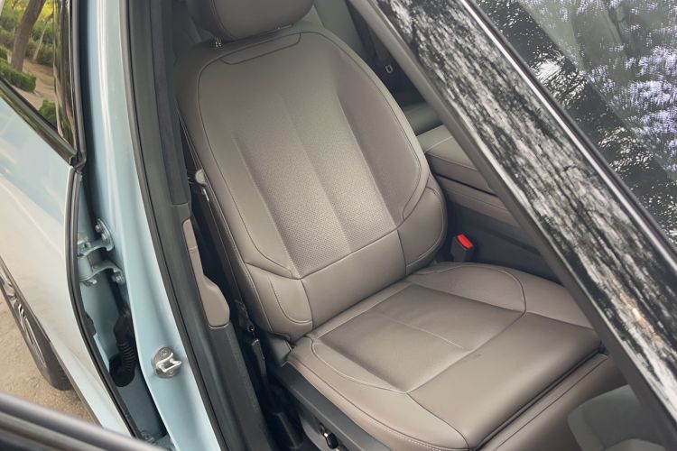 Used Nio ES7 2022 75 kWh Right Front Seat