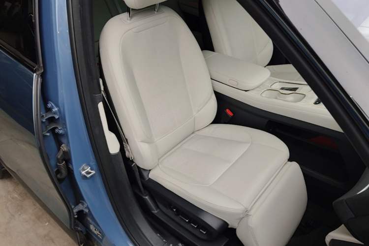 Used Nio ES7 2022 75 kWh Right Front Seat
