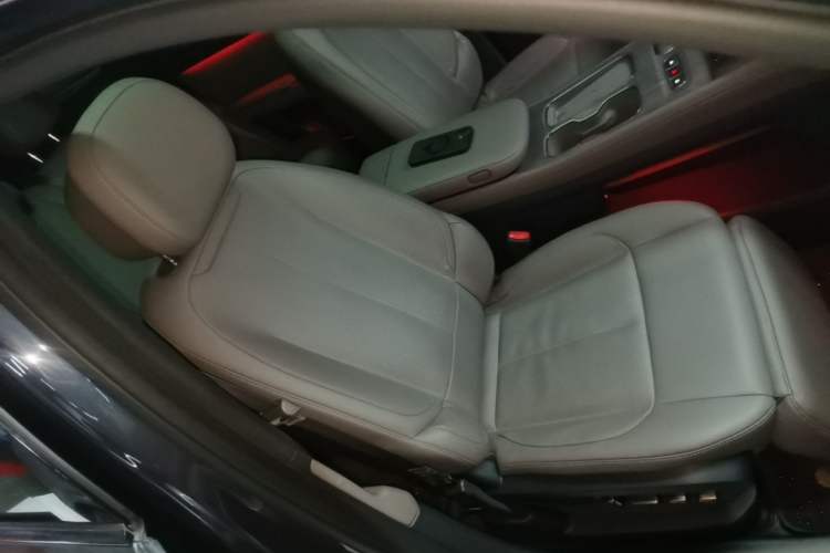 Used Nio ES7 2022 75 kWh Right Front Seat