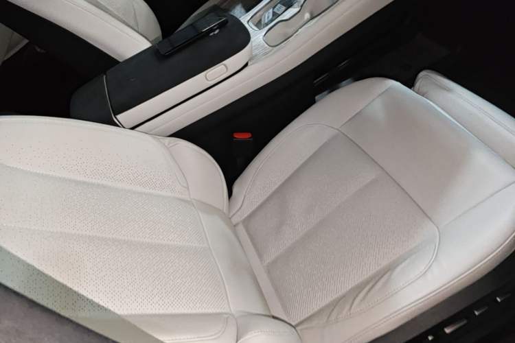 Used Nio ES7 2022 75 kWh Right Front Seat