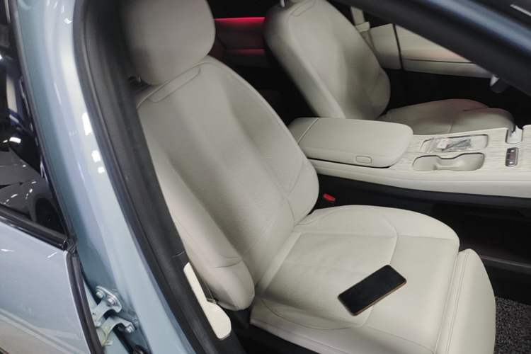 Used Nio ES7 2022 75 kWh Right Front Seat