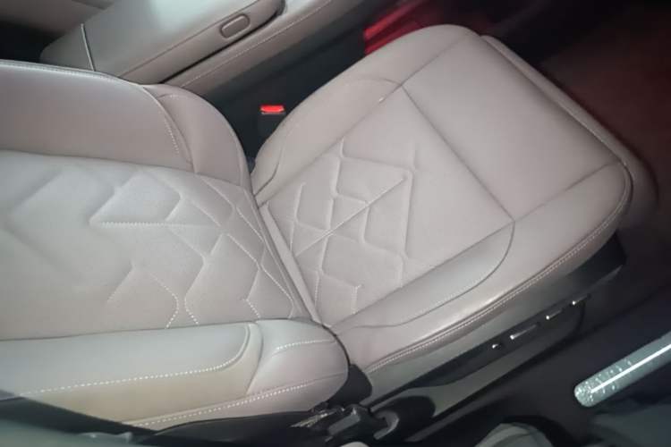Used Nio ES7 2022 100 kWh Right Front Seat