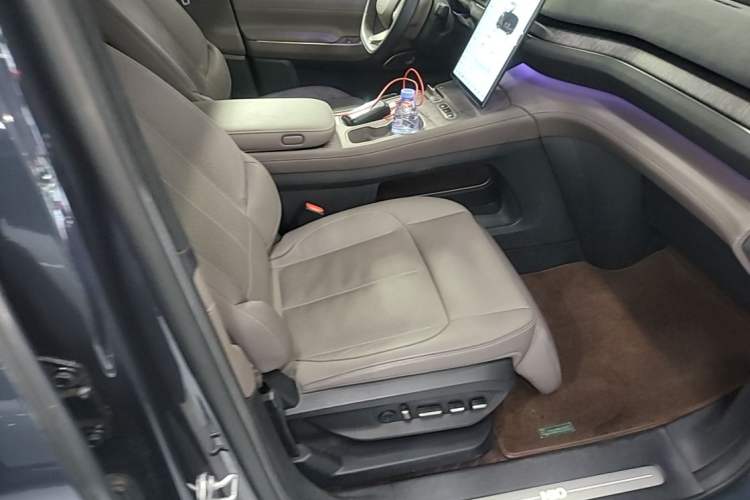 Used Nio ES7 2022 75 kWh Right Front Seat