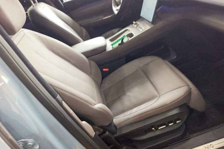Used Nio ES7 2022 75 kWh Right Front Seat