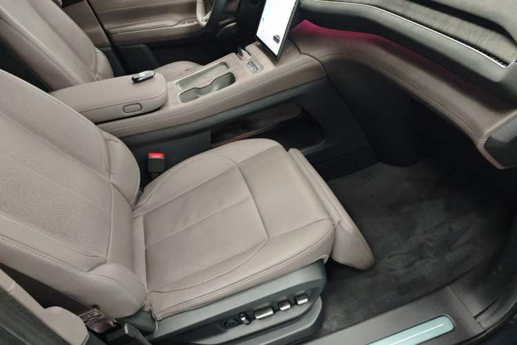 Used Nio ES7 2022 75 kWh Right Front Seat