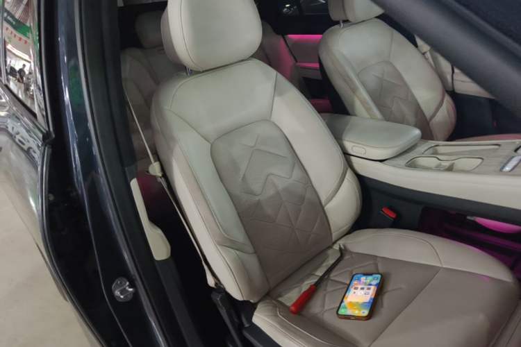 Used Nio ES7 2022 75 kWh Right Front Seat