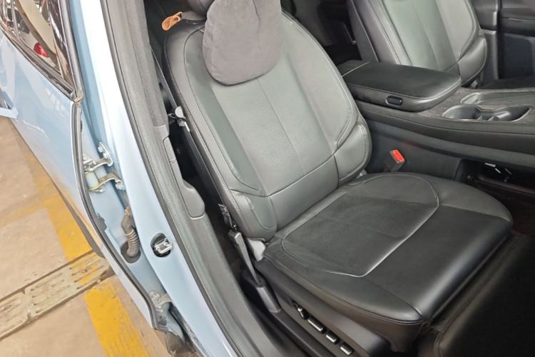 Used Nio ES7 2022 75 kWh Right Front Seat