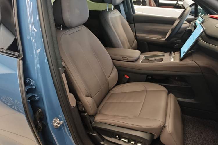 Used Nio ES7 2022 75 kWh Right Front Seat