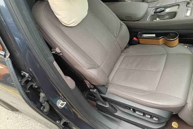 Used Nio ES7 2022 75 kWh Right Front Seat