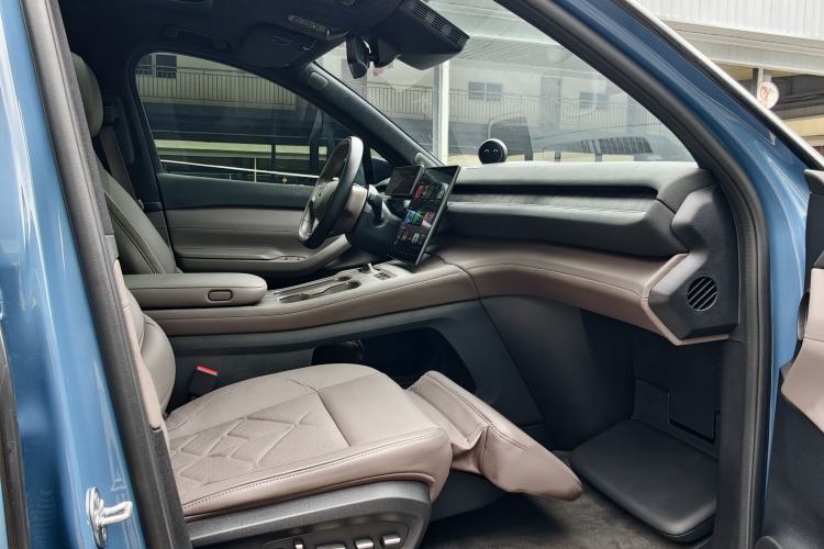 Used Nio ES7 2022 75 kWh Right Front Seat