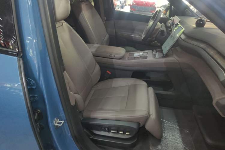 Used Nio ES7 2022 75 kWh Right Front Seat
