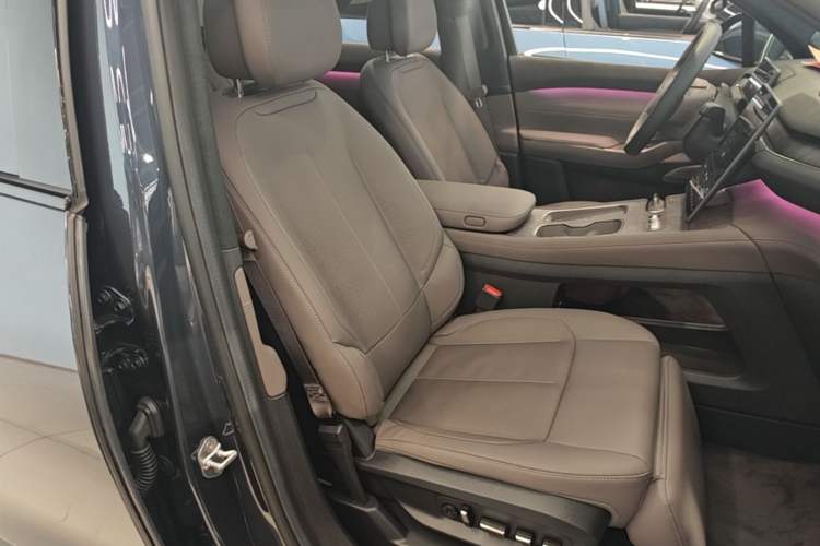 Used Nio ES7 2022 75 kWh Right Front Seat