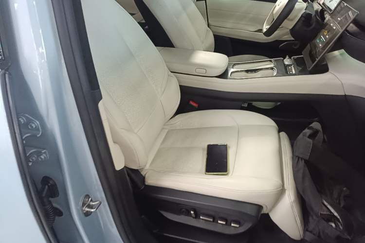 Used Nio ES7 2022 75 kWh Right Front Seat