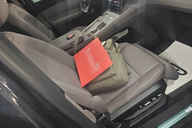 Used Nio ES7 2022 75 kWh Right Front Seat