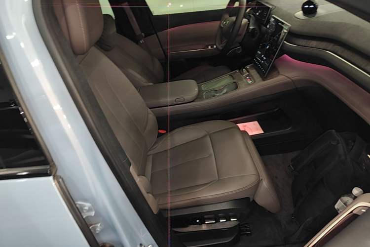 Used Nio ES7 2022 75 kWh Right Front Seat