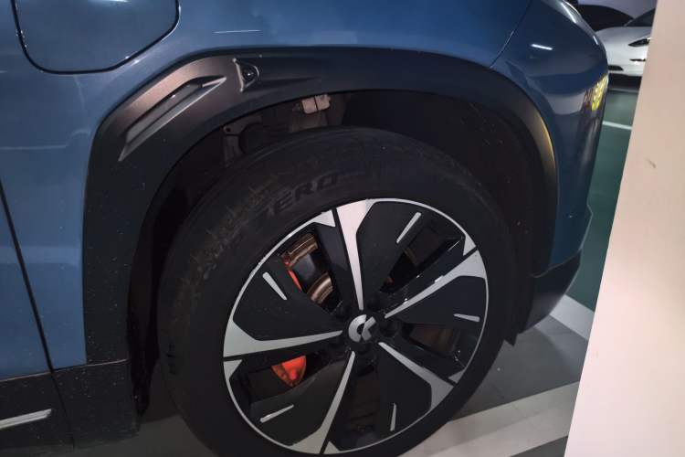 Used Nio ES7 2022 100kWh First Edition Right Front Wheel Hub